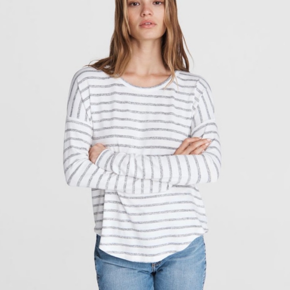 “Rag & Bone” The Knit Stripe Long Sleeve Tee
Jersey T-Shirt